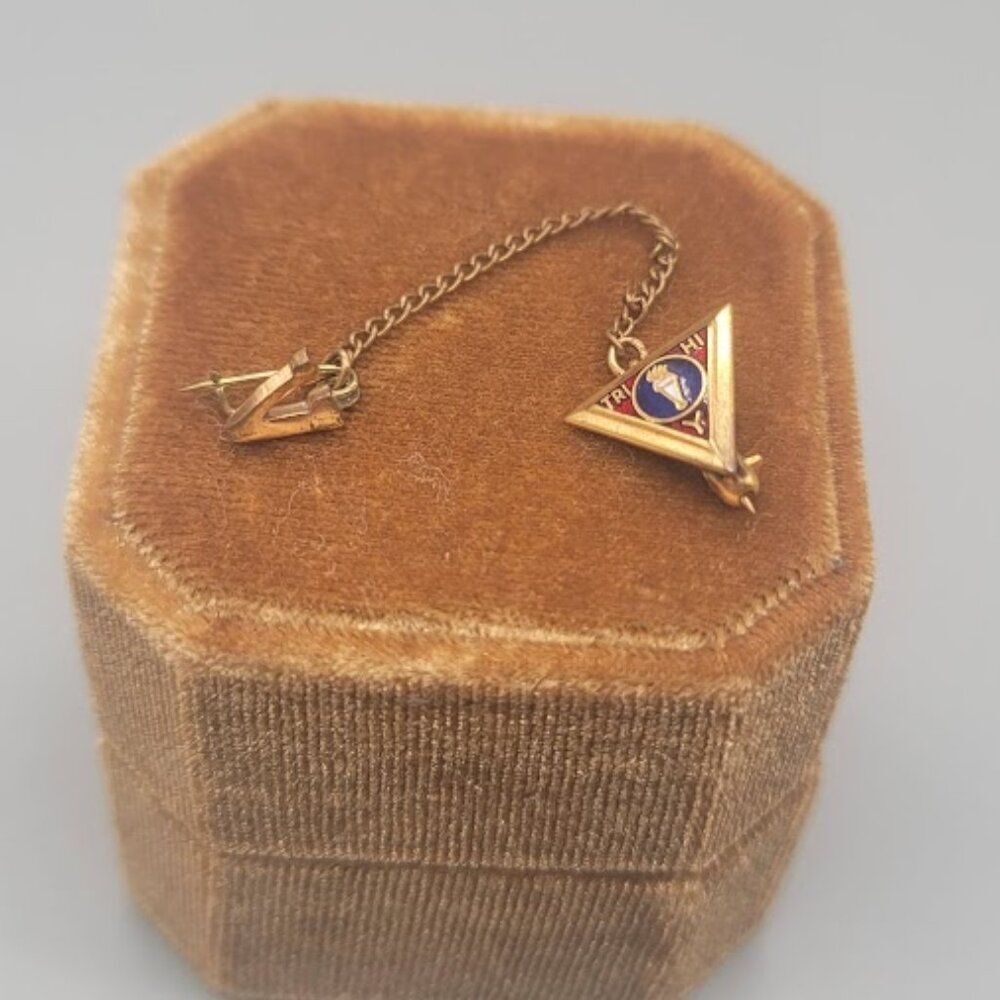 YMCA Club "Tri Hi Y" Pin With A Letter 'V: